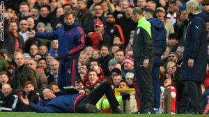 MANCHESTER, ENGLAND - FEBRUARY 28: Louis van Gaal, Manager of Manchester United makes a point to the fourth official with Arsene Wenger, Manager of Arsenal during the Barclays Premier League match between Manchester United and Arsenal at Old Trafford on February 28, 2016 in Manchester, England.  (Photo by Shaun Botterill/Getty Images)