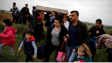 لاجئين من سوريا على الحدود اليونانية