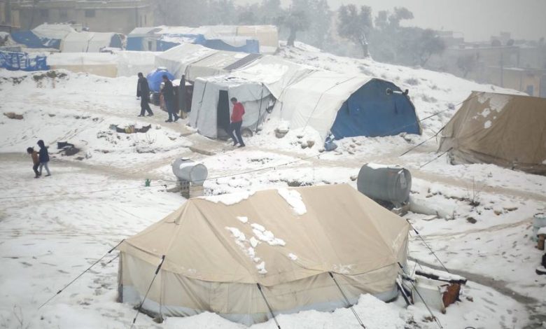 ظروف الشتاء القاسية فاقمت معاناة أكثر من 250 ألف شخص شمال غرب سوريا